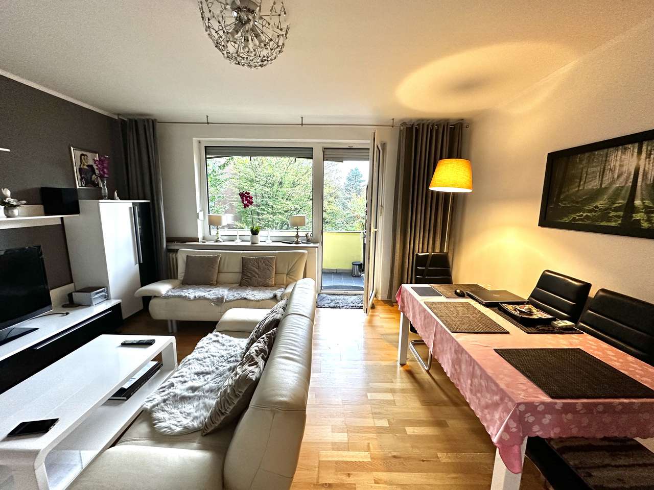 Helle 3-Zimmer-Wohnung mit Balkon, Einbauküche im 2. OG in Eller  Helle 3-Zimmer-Wohnung mit Balkon, Einbauküche im 2. OG in Eller