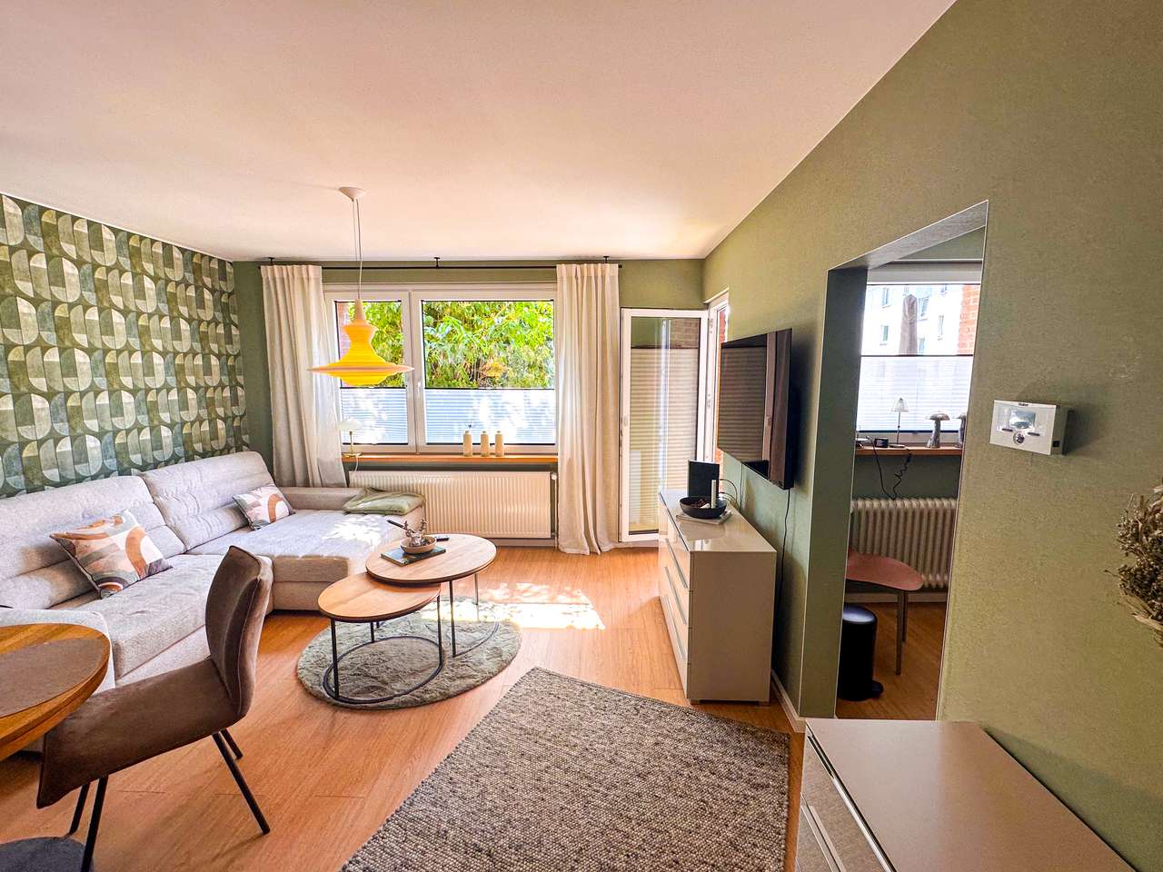 Charmante neu sanierte 2-Zimmer-Wohnung mit Balkon / Garage kann zusätzlich gekauft werden Charmante neu sanierte 2-Zimmer-Wohnung mit Balkon / Garage kann zusätzlich gekauft werden
