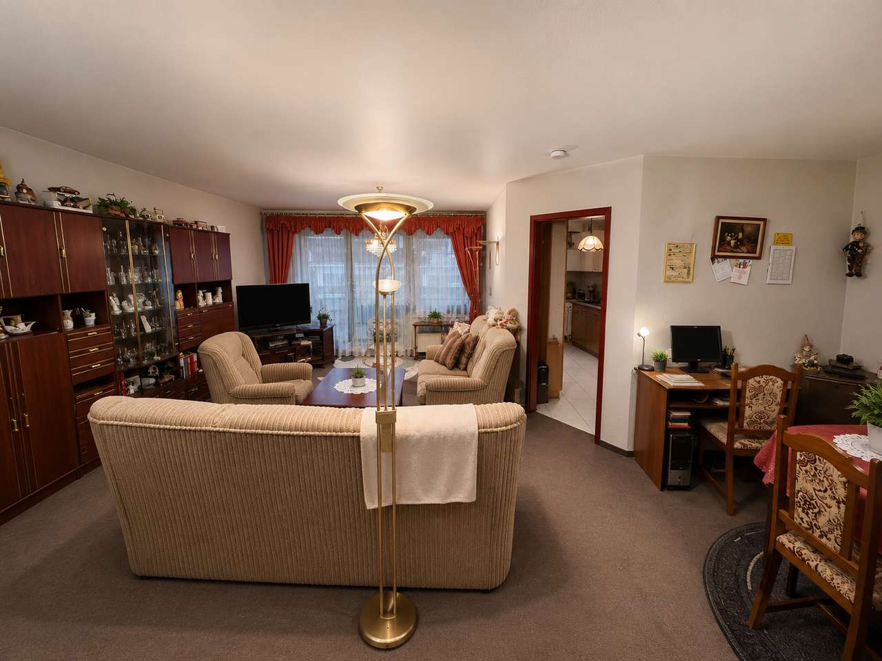 Vermietete 3-Zimmer-Wohnung mit Balkon, 1. OG, BJ 1995 in Eller optional zusätzlich Stellplatz Vermietete 3-Zimmer-Wohnung mit Balkon, 1. OG, BJ 1995 in Eller optional zusätzlich Stellplatz