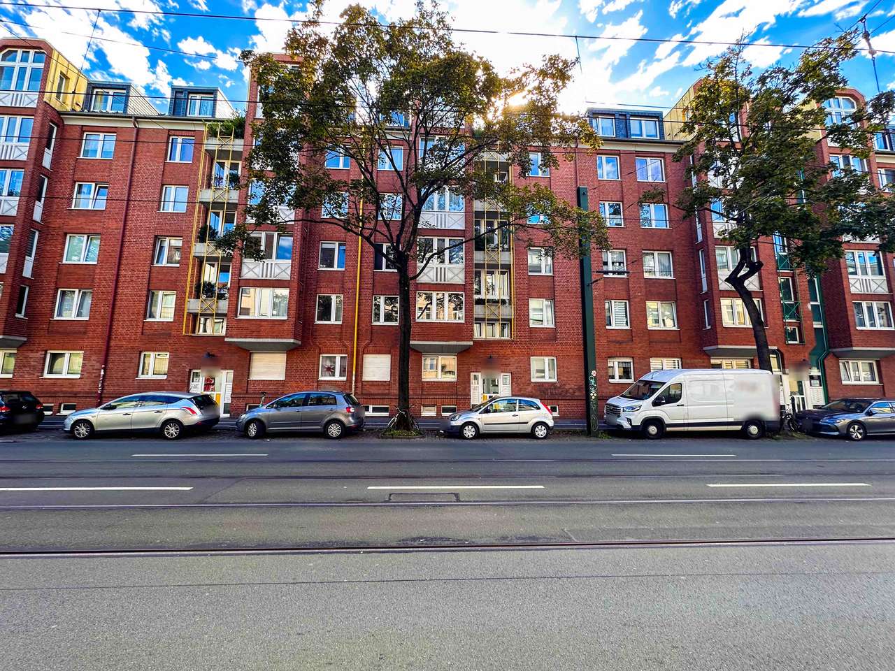 Charmante 3-Zimmer-Erdgeschosswohnung mit Terrasse, Garten & Tiefgaragenstellplatz Charmante 3-Zimmer-Erdgeschosswohnung mit Terrasse, Garten & Tiefgaragenstellplatz