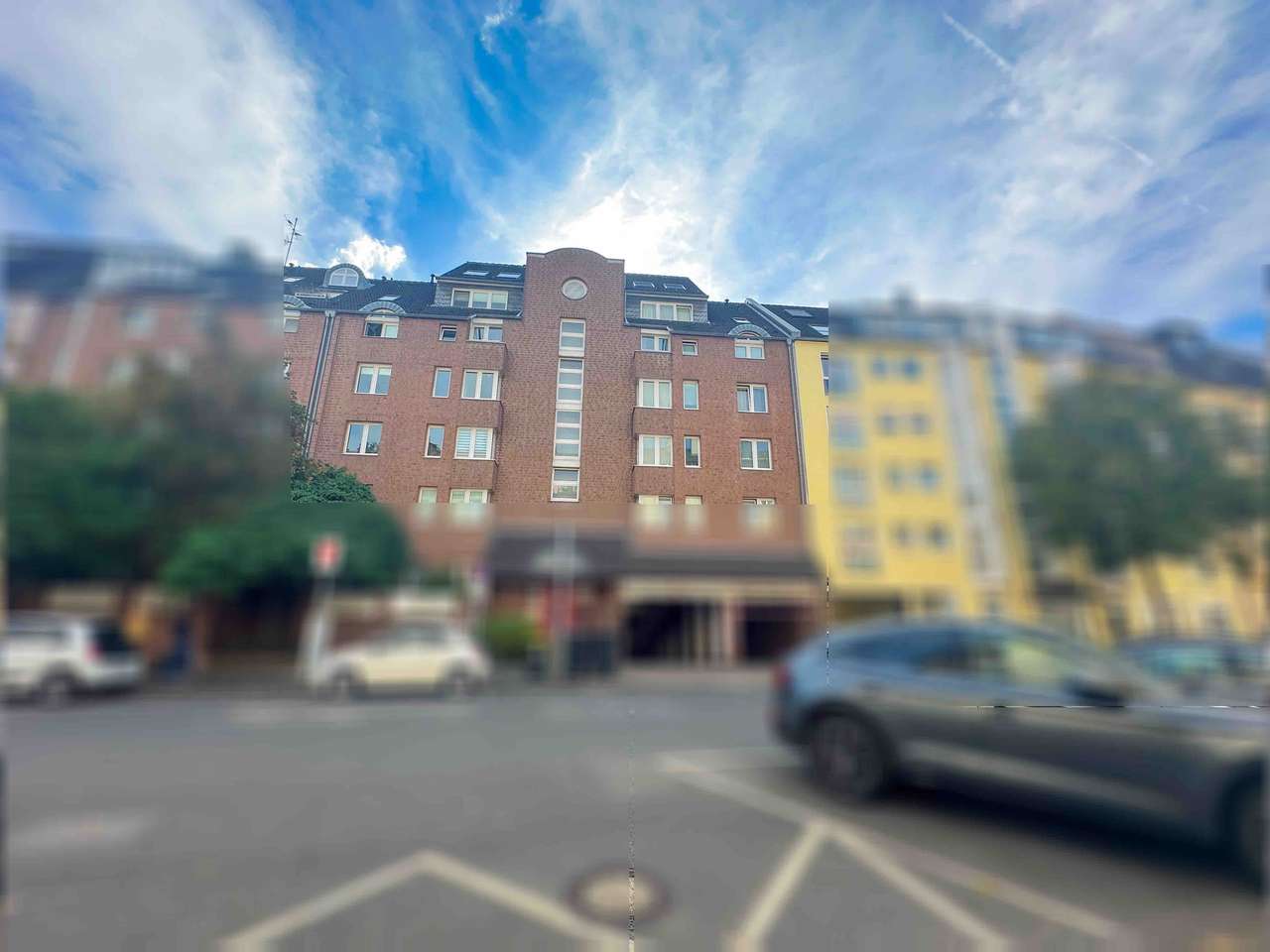 Helle Maisonette mit spektakulärem Ausblick, großem Balkon & Duplex-Stellplatz in Pempelfort Helle Maisonette mit spektakulärem Ausblick, großem Balkon & Duplex-Stellplatz in Pempelfort