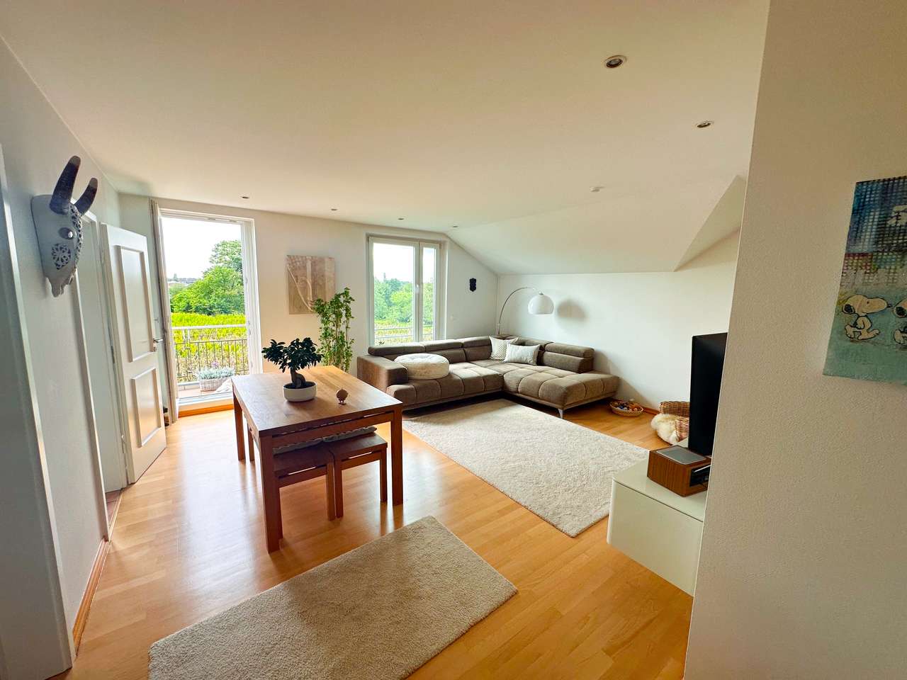 Charmante 2-Zimmer-Wohnung mit Südwest-Balkon, schönem Ausblick & TG-Stellplatz in Meerbusch Charmante 2-Zimmer-Wohnung mit Südwest-Balkon, schönem Ausblick & TG-Stellplatz in Meerbusch