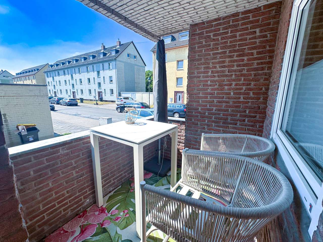 Charmante neu sanierte 2-Zimmer-Wohnung mit Balkon / Garage kann zusätzlich gekauft werden Charmante neu sanierte 2-Zimmer-Wohnung mit Balkon / Garage kann zusätzlich gekauft werden